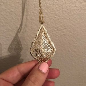 Kendra Scott necklace